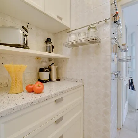 Amazing & Spacious 3 Bed Flat In Piramide * Рим