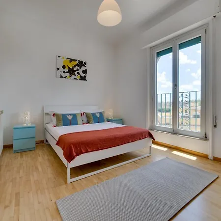 Amazing & Spacious 3 Bed Flat In Piramide Апартаменты Рим