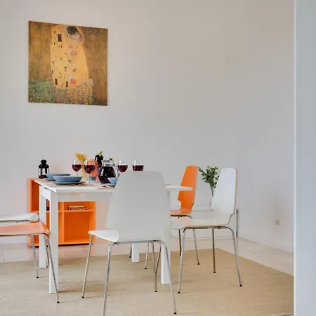 Amazing & Spacious 3 Bed Flat In Piramide