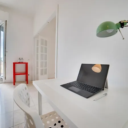 Amazing & Spacious 3 Bed Flat In Piramide Апартаменты Рим