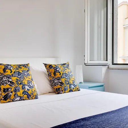Amazing & Spacious 3 Bed Flat In Piramide Апартаменты Рим