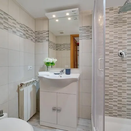 Апартаменты Amazing & Spacious 3 Bed Flat In Piramide Рим
